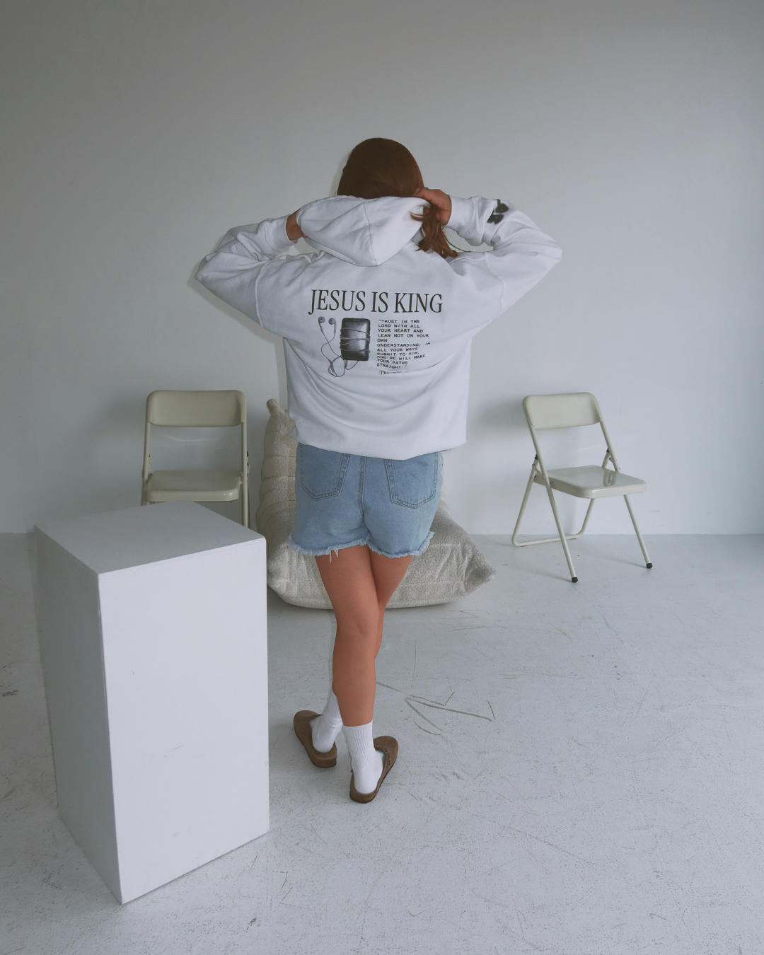 "Jesus Is King" Graphic Pullover